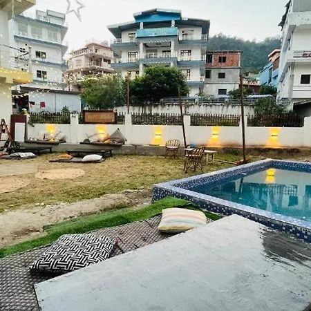 Shanti Hostel And Garden Cafe Rishikesh Bagian luar foto