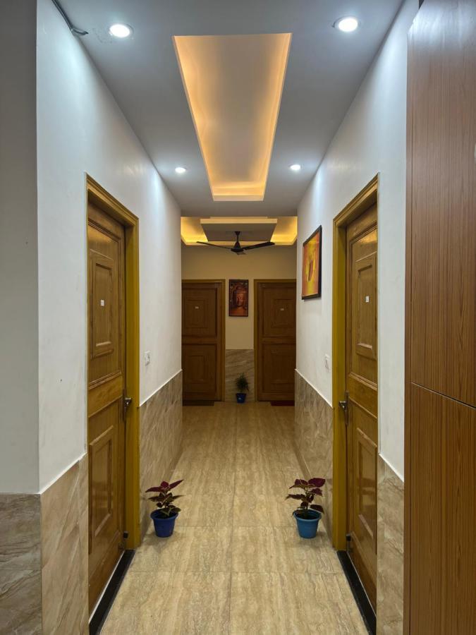 Shanti Hostel And Garden Cafe Rishikesh Bagian luar foto