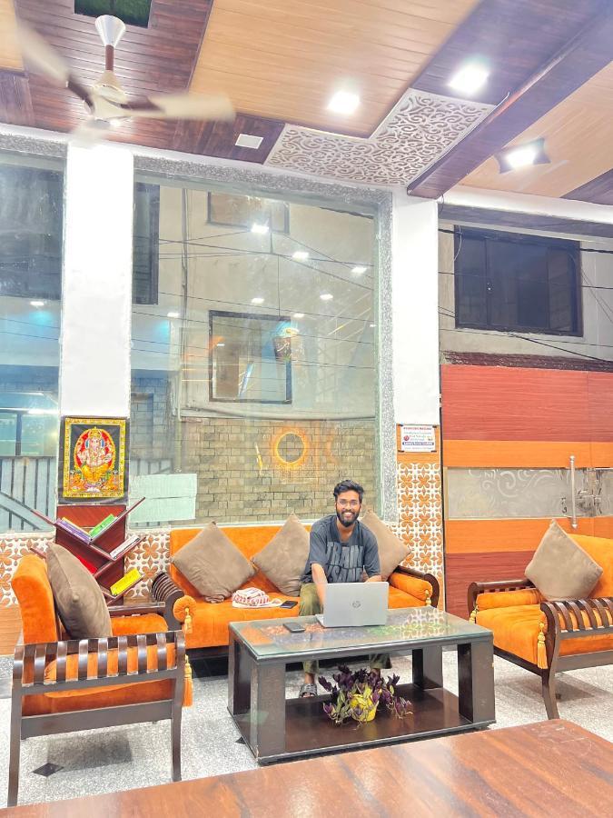 Shanti Hostel And Garden Cafe Rishikesh Bagian luar foto