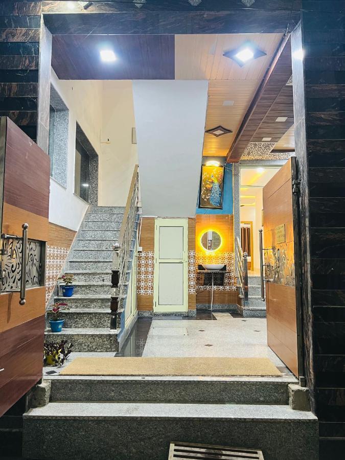 Shanti Hostel And Garden Cafe Rishikesh Bagian luar foto