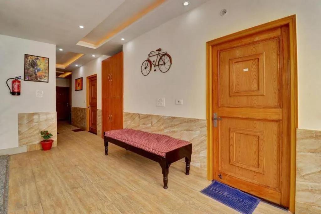 Shanti Hostel And Garden Cafe Rishikesh Bagian luar foto
