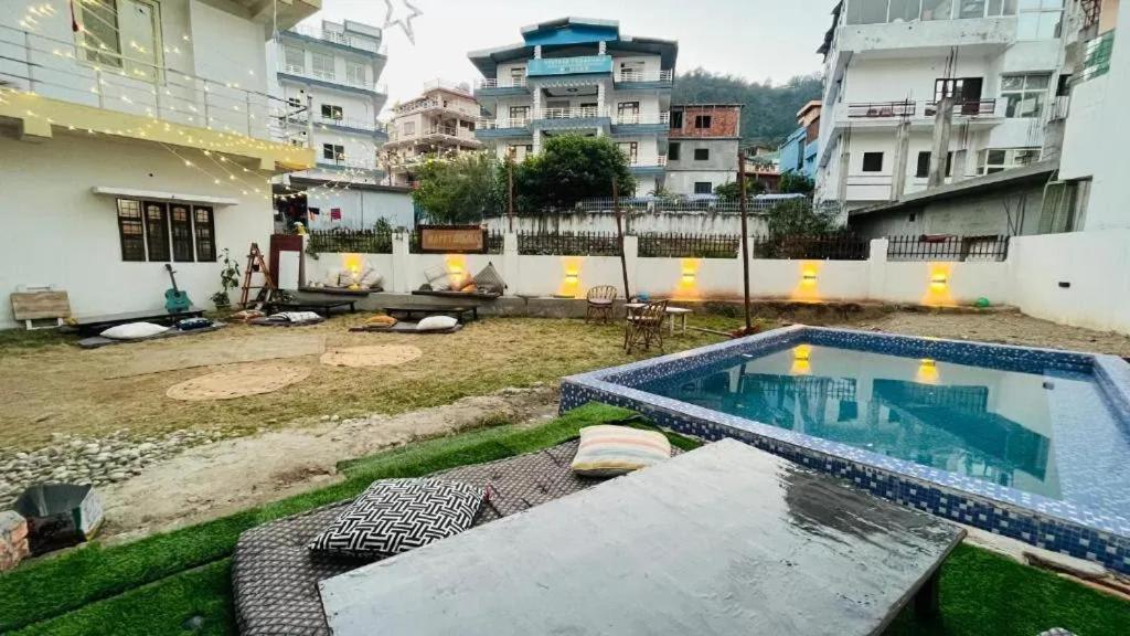 Shanti Hostel And Garden Cafe Rishikesh Bagian luar foto